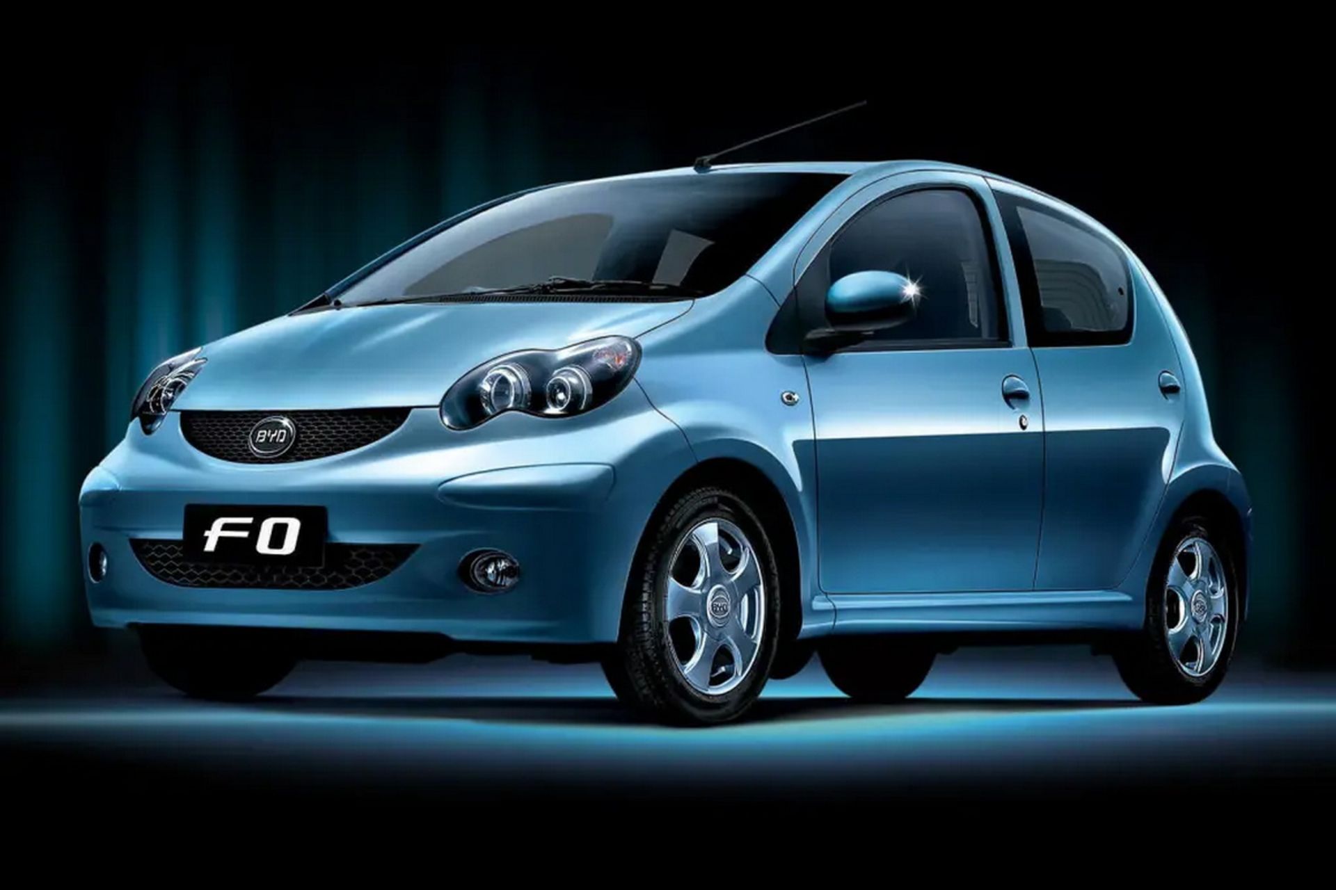 خودروی BYD F0 آبی رنگ