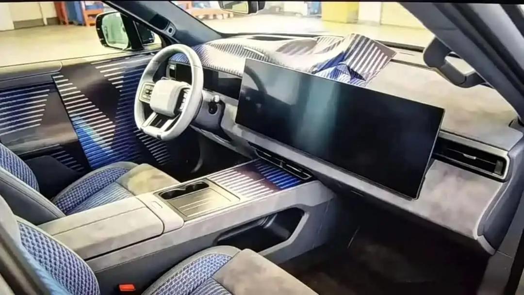 داشبورد و صندلی‌های خودروی بی‌وای‌دی فانگ چنگ بائو (BYD Fang Cheng Bao Ti9) با نمایشگر بزرگ