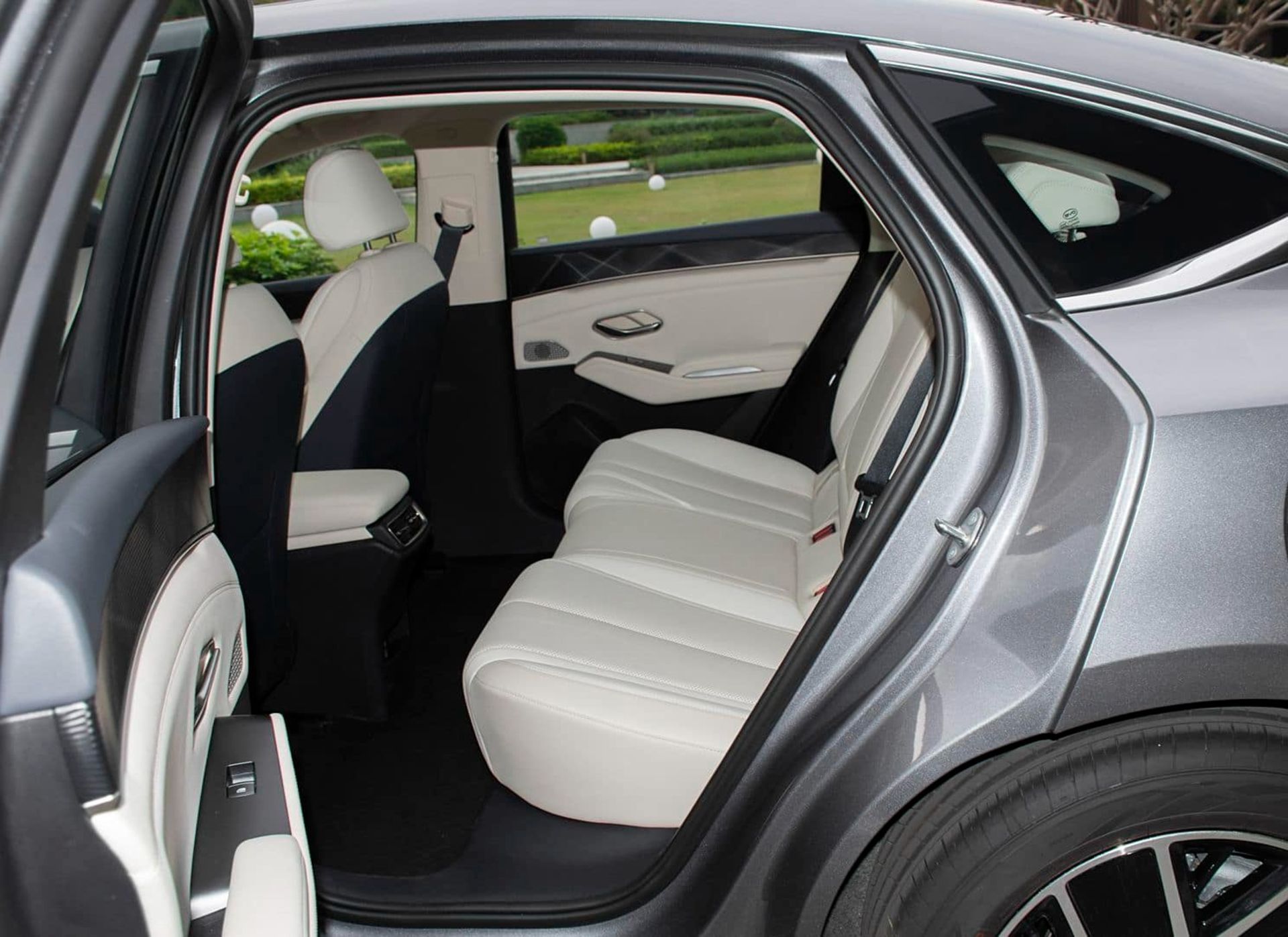 نمای صندلی‌های عقب خودرو بی‌وای‌دی Qin-L