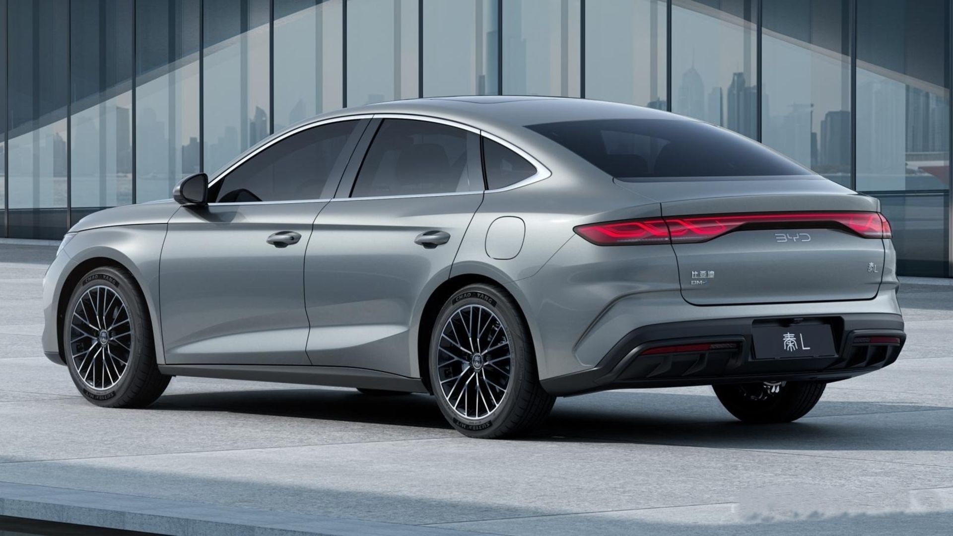 نمای سه‌چهارم عقب خودرو بی‌وای‌دی Qin-L