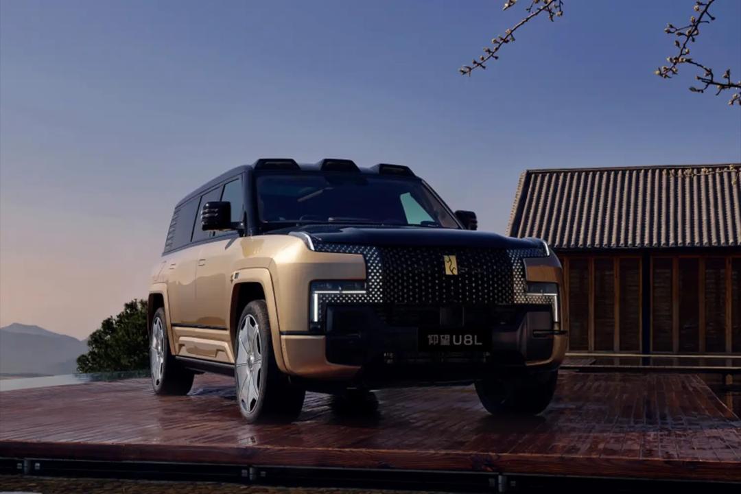 نمای سه‌چهارم جلو خودرو بی‌وای‌دی یانگ‌وانگ U8L