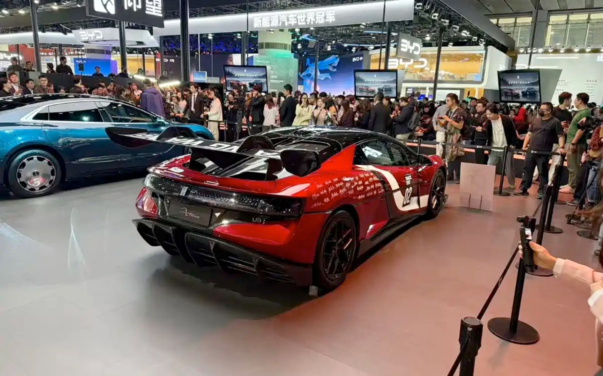 نمای سه‌چهارم عقب خودرو بی‌وای‌دی یانگ‌وانگ U9 اکستریم