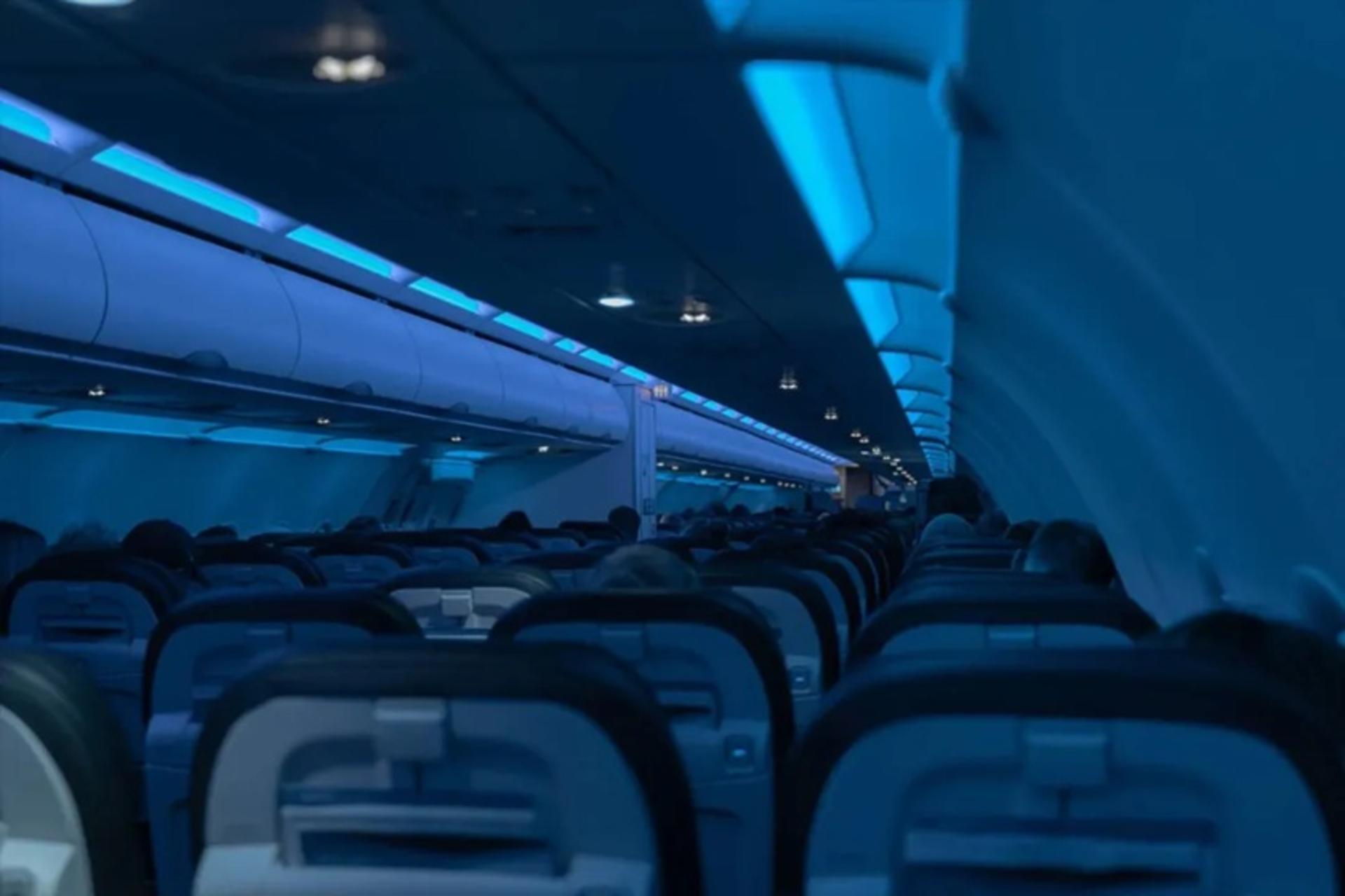 خاموشی چراغ‌های کابین هواپیما در تیک‌آف و لندینگ