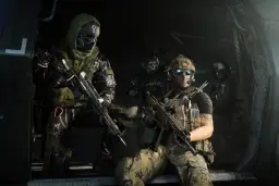 سربازان مسلح در داخل هلیکوپتر بازی Call of Duty: Modern Warfare 4