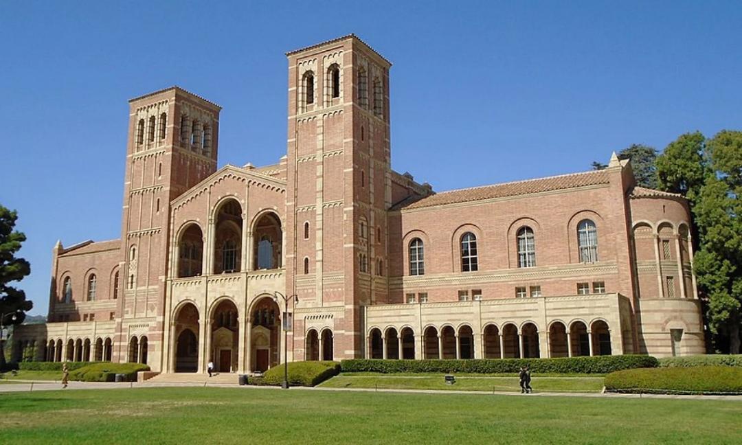 کمپ دانشگاه کالیفرنیا UCLA