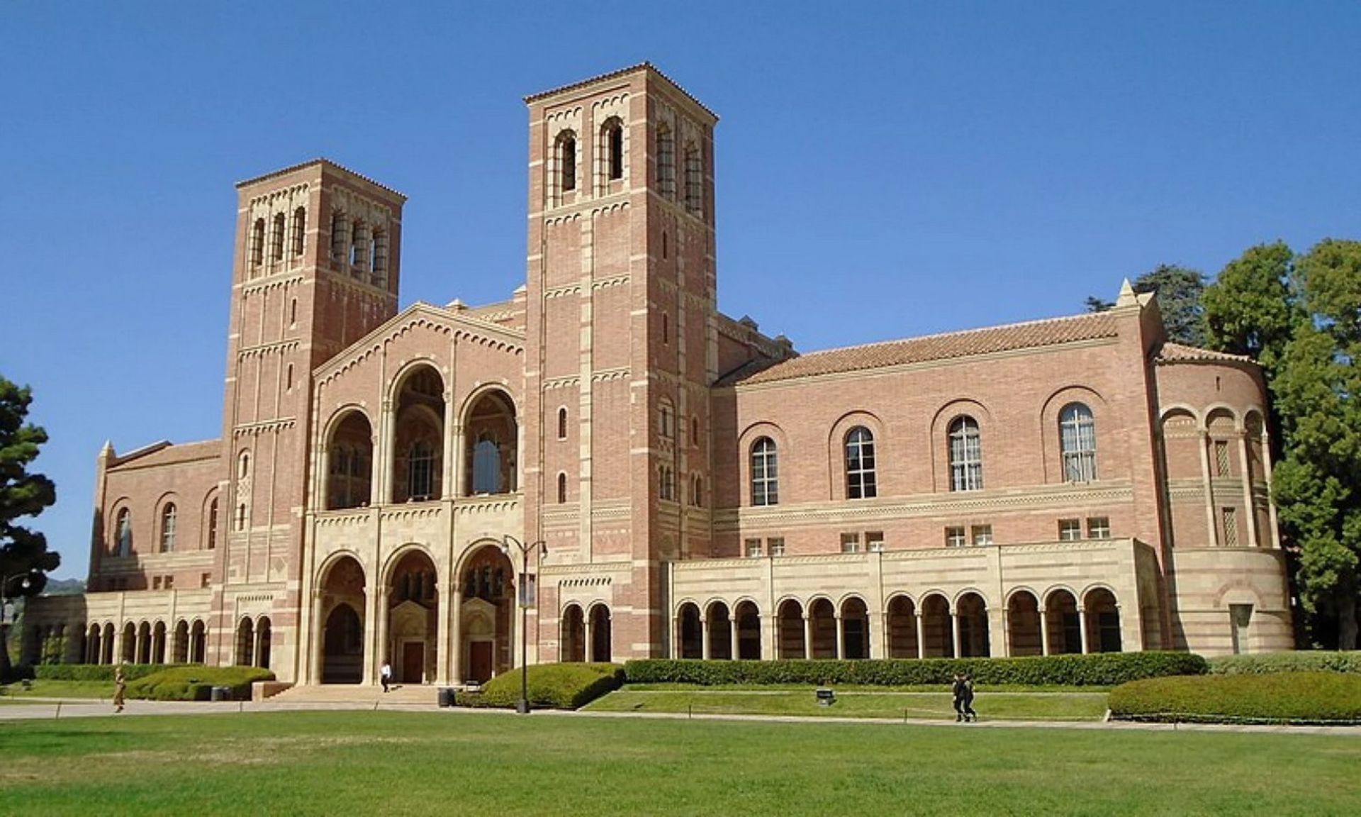کمپ دانشگاه کالیفرنیا UCLA