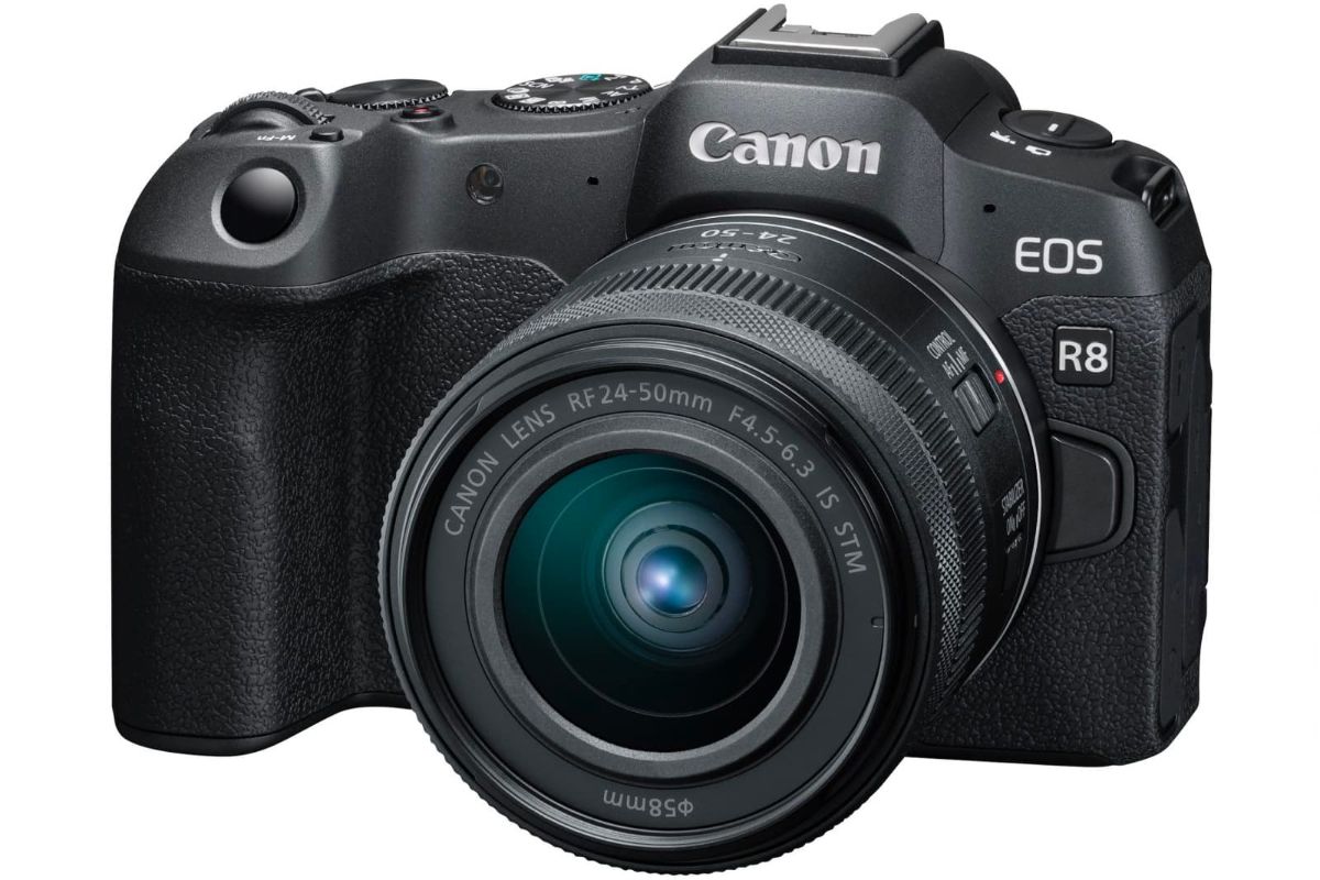 دوربین کانن Canon EOS R8 با لنز از نمای جلو