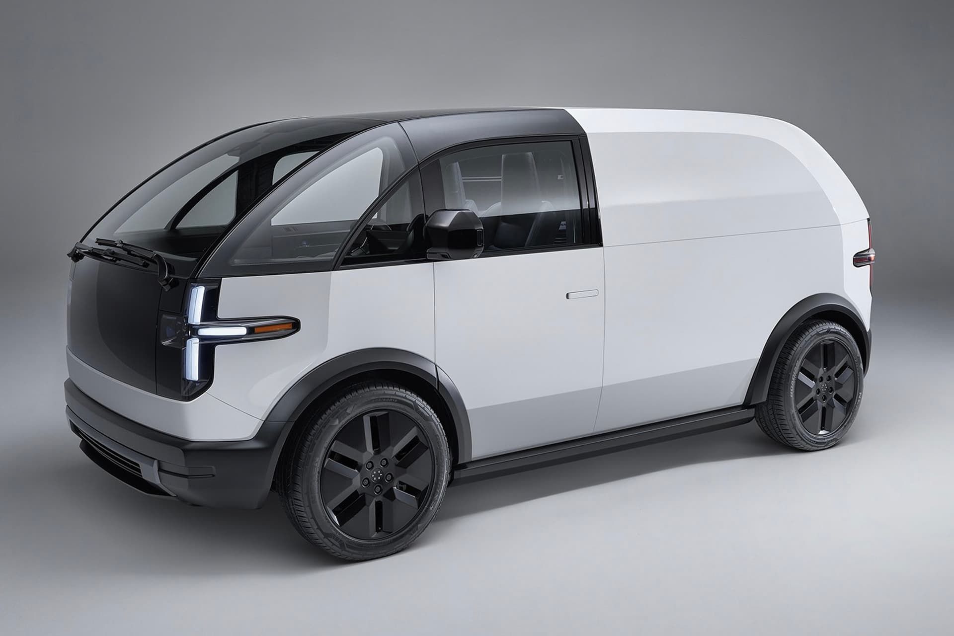 خودرو کانسپت Canoo Lifestyle نمای جلو سه رخ