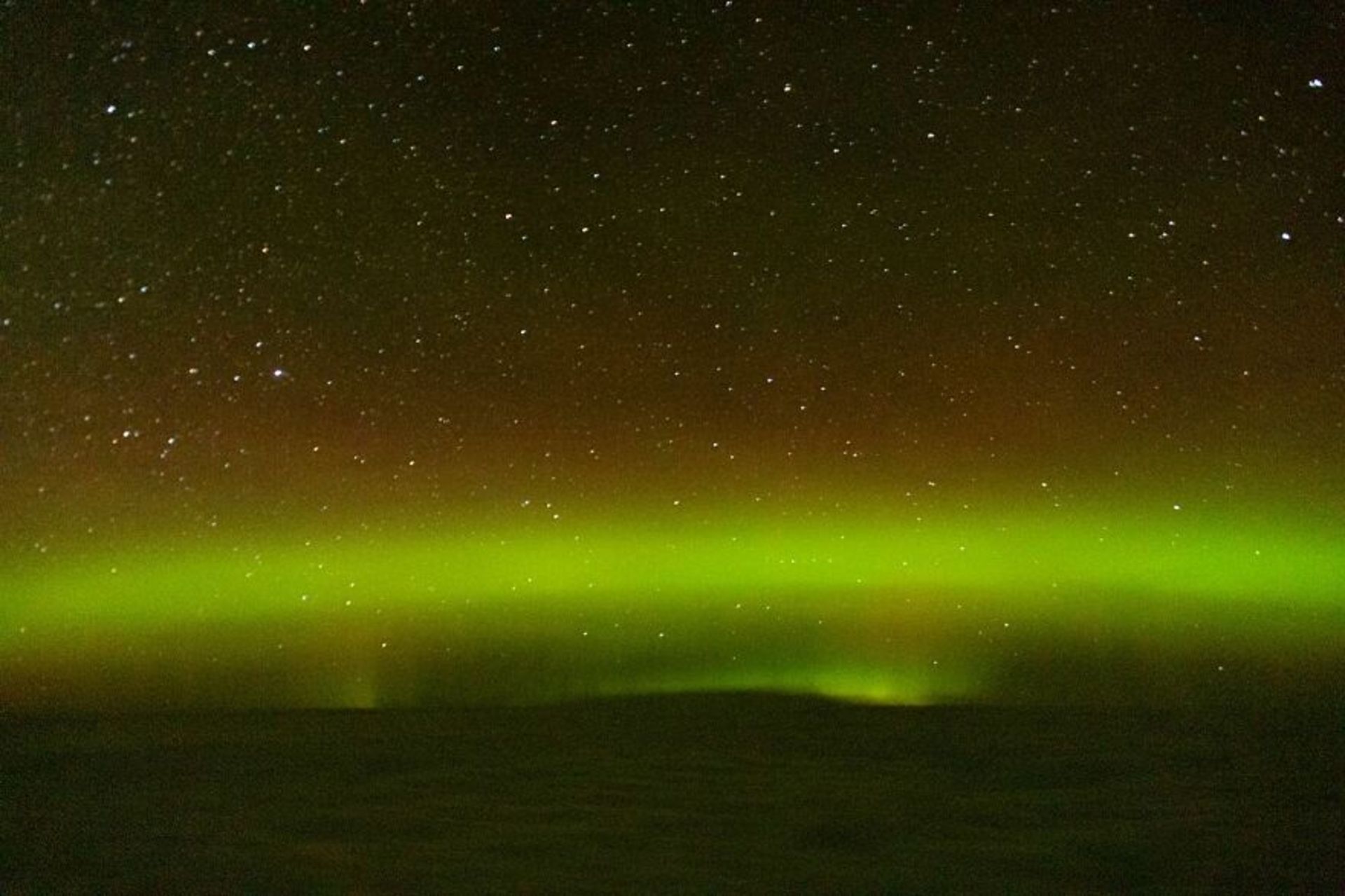 شفق از پنجره هواپیما ابرها