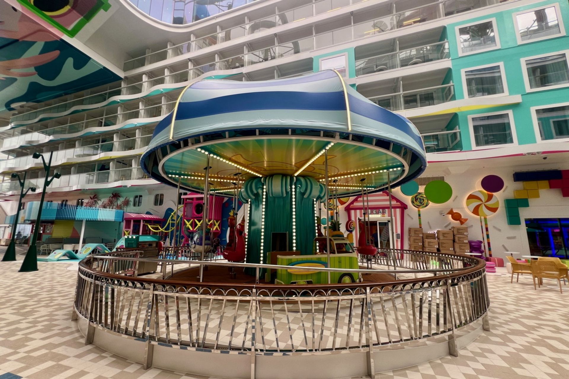 منطقه Surfside در کشتی Icon of the Seas مخصوص خانواد‌ه‌ها