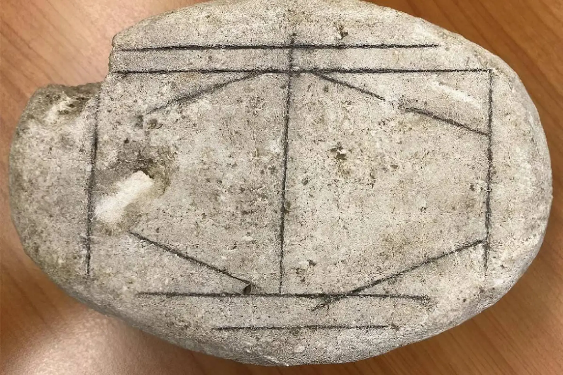 سنگ حکاکی شده باستانی