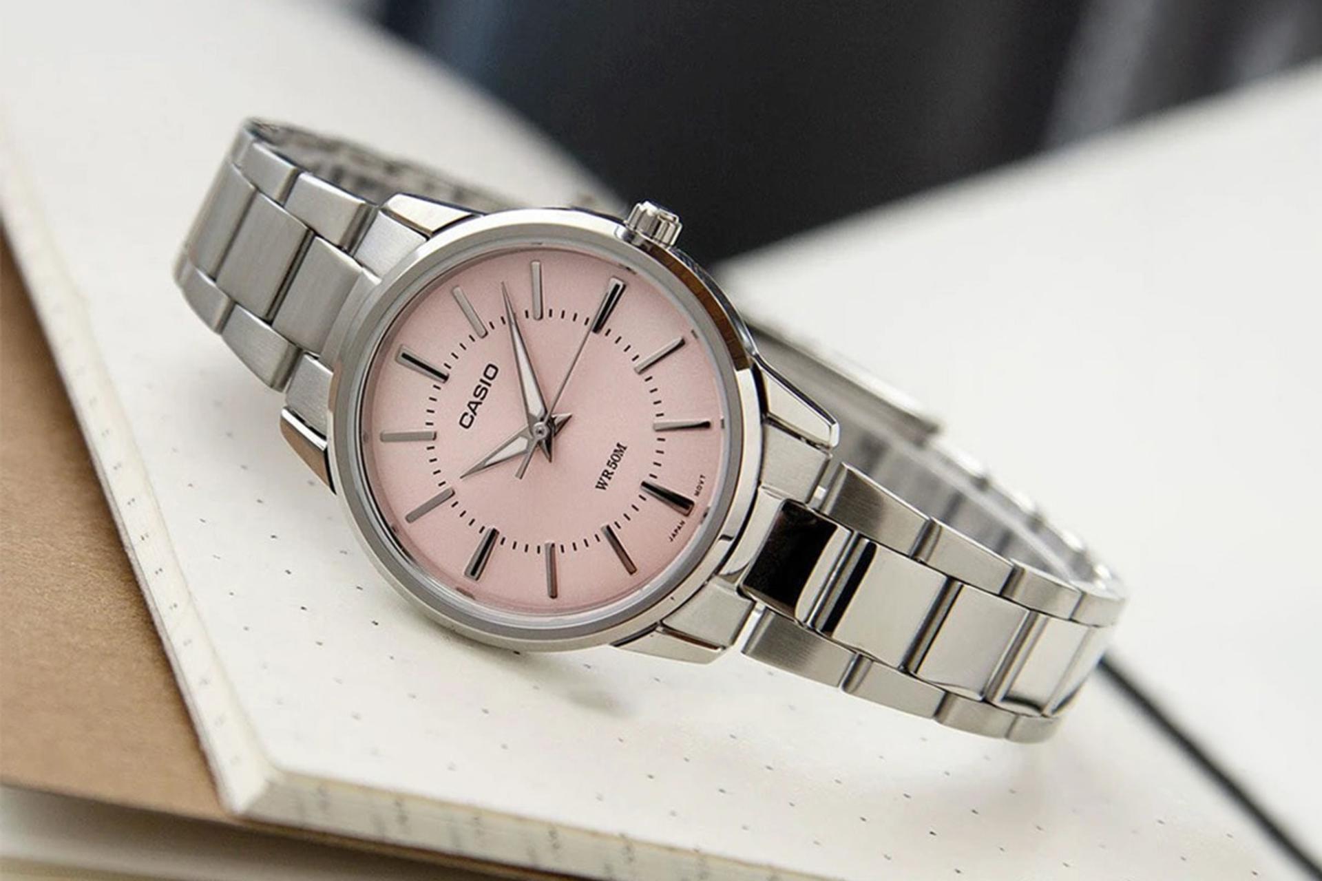 ساعت مچی زنانه کاسیو Casio Analog LTP-1303D-4A از نمای روبرو