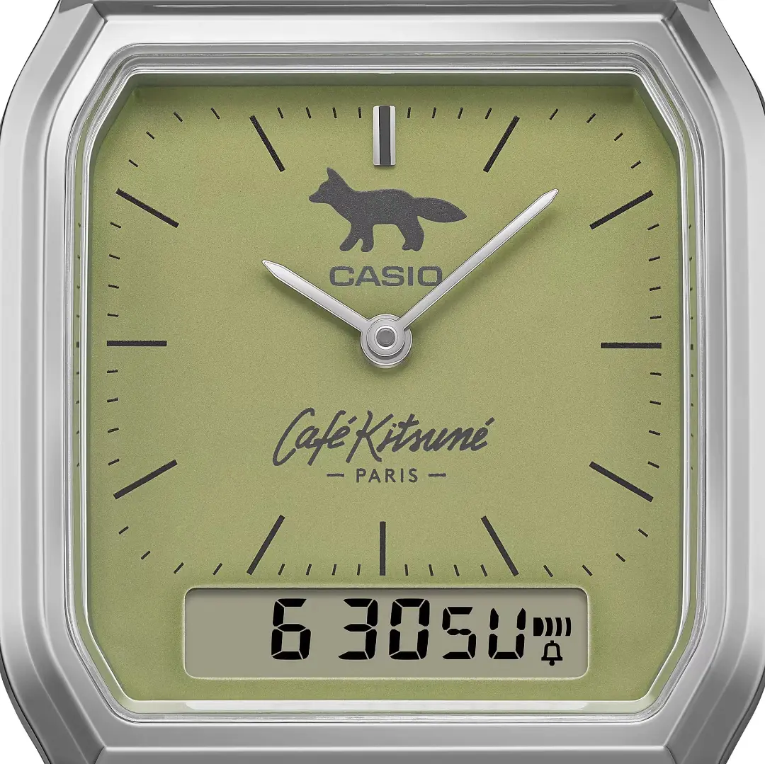 ساعت مچی کاسیو (Casio) با صفحه سبز ماچا و لوگوی Café Kitsuné