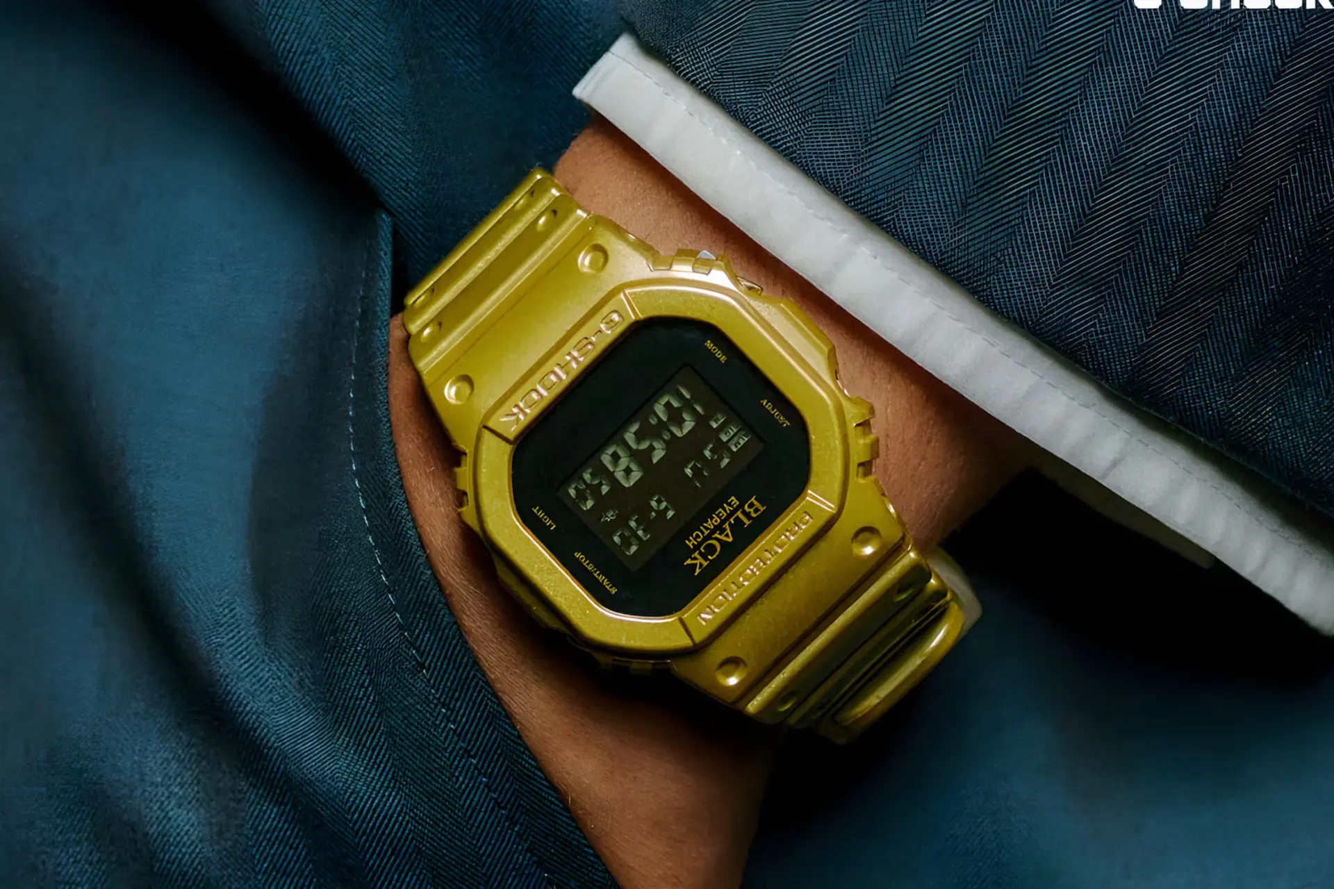 ساعت کاسیو مدل G-Shock با بدنه طلایی و صفحه دیجیتال