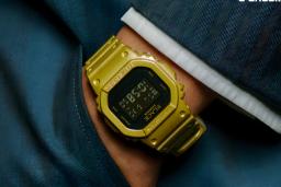 ساعت کاسیو مدل G-Shock با بدنه طلایی و صفحه دیجیتال