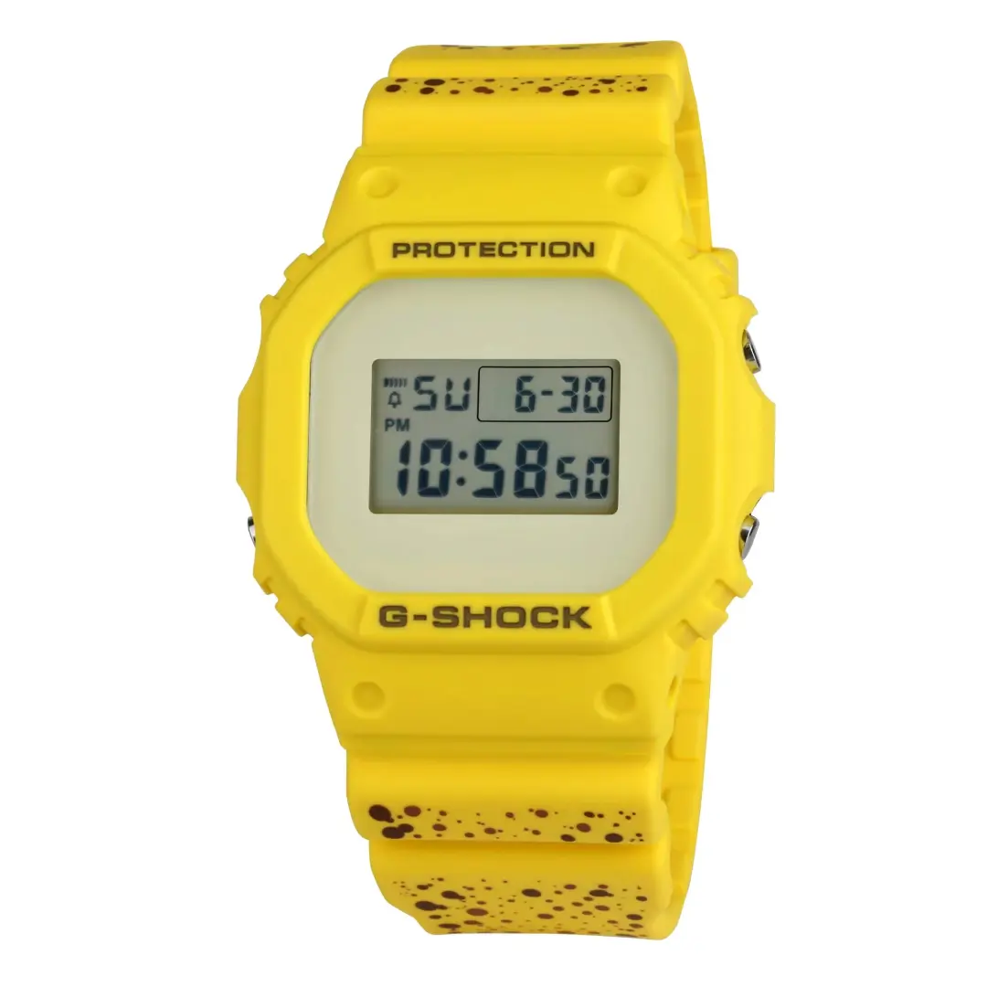 ساعت دیجیتال جی‌شاک (G-Shock) با بند زرد و طرح خال‌های قهوه‌ای