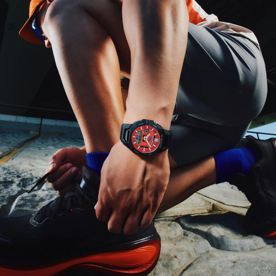 ساعت هوشمند کاسیو جی‌شاک (Casio G-Shock GBA-950) روی مچ دست ورزشکار
