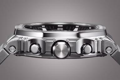 نمای کناری ساعت مچی مردانه کاسیو جی شاک GMC-B2100D-1A با نمایش پیچ تنظیم