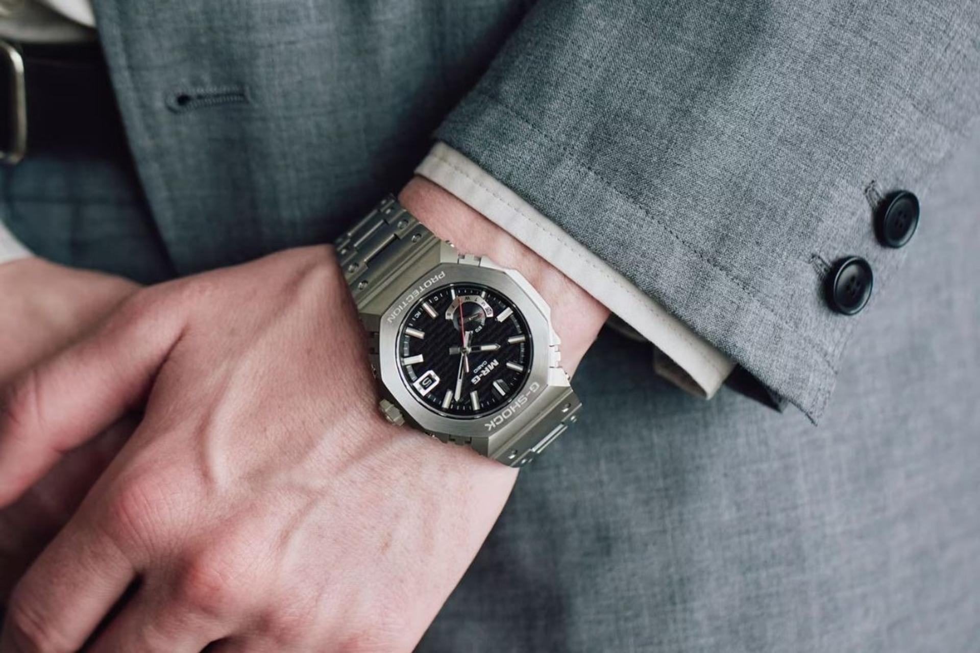 ساعت مچی کاسیو جی‌شاک MRG-B2100D روی مچ دست