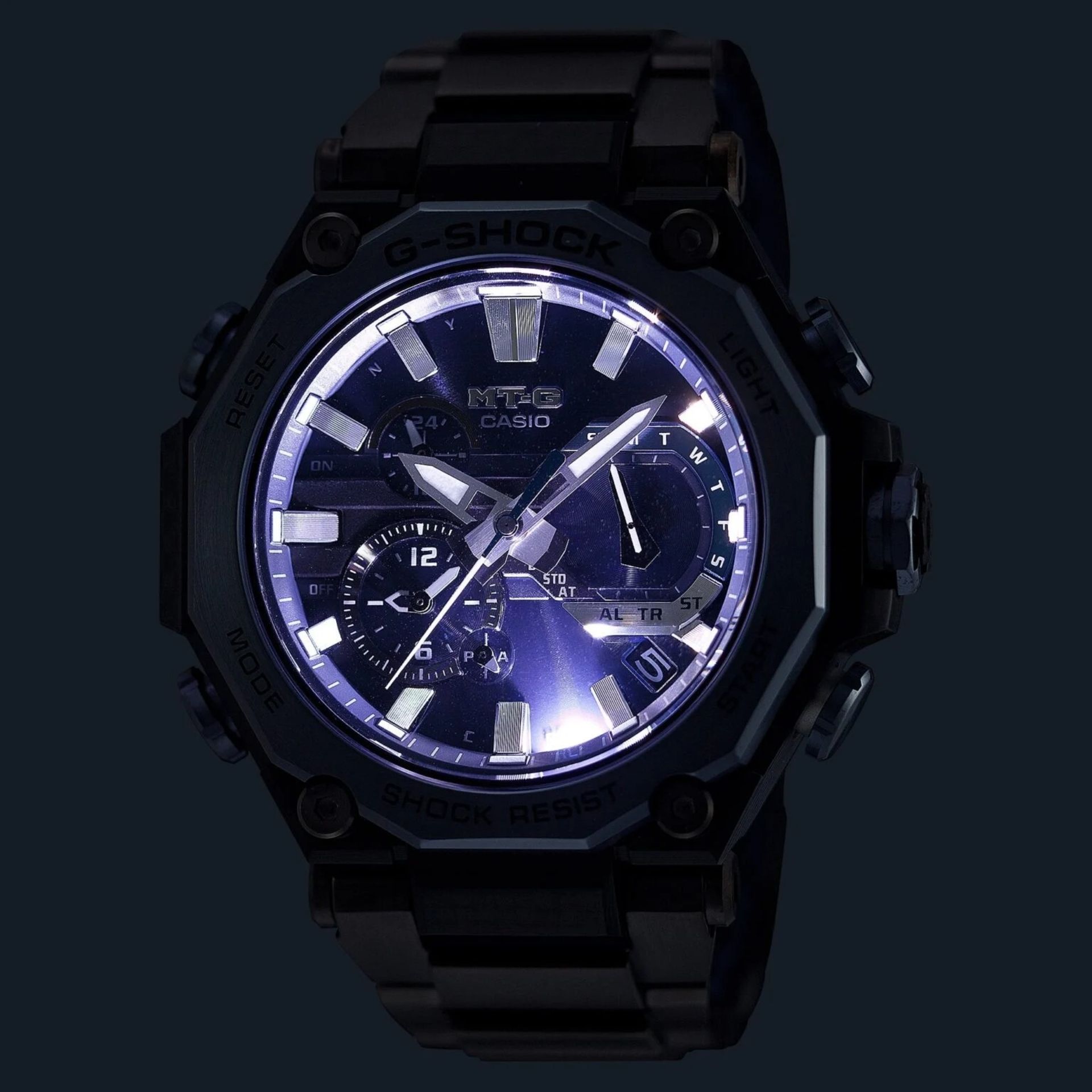 ساعت G-Shock MTG-B2000YBD-2A درحال پخش نور