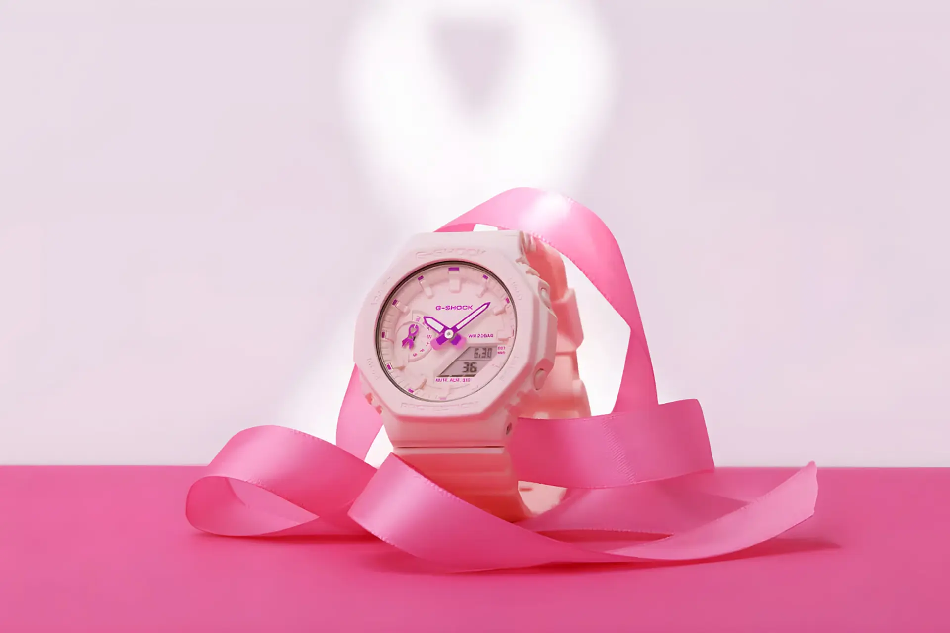 ساعت صورتی کاسیو (Casio G-Shock GMA-S2100PR-4AER) روی یک روبان صورتی