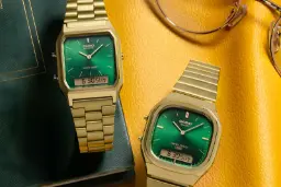 ساعت‌های کاسیو (Casio) با صفحه سبز و بند طلایی روی سطح زرد