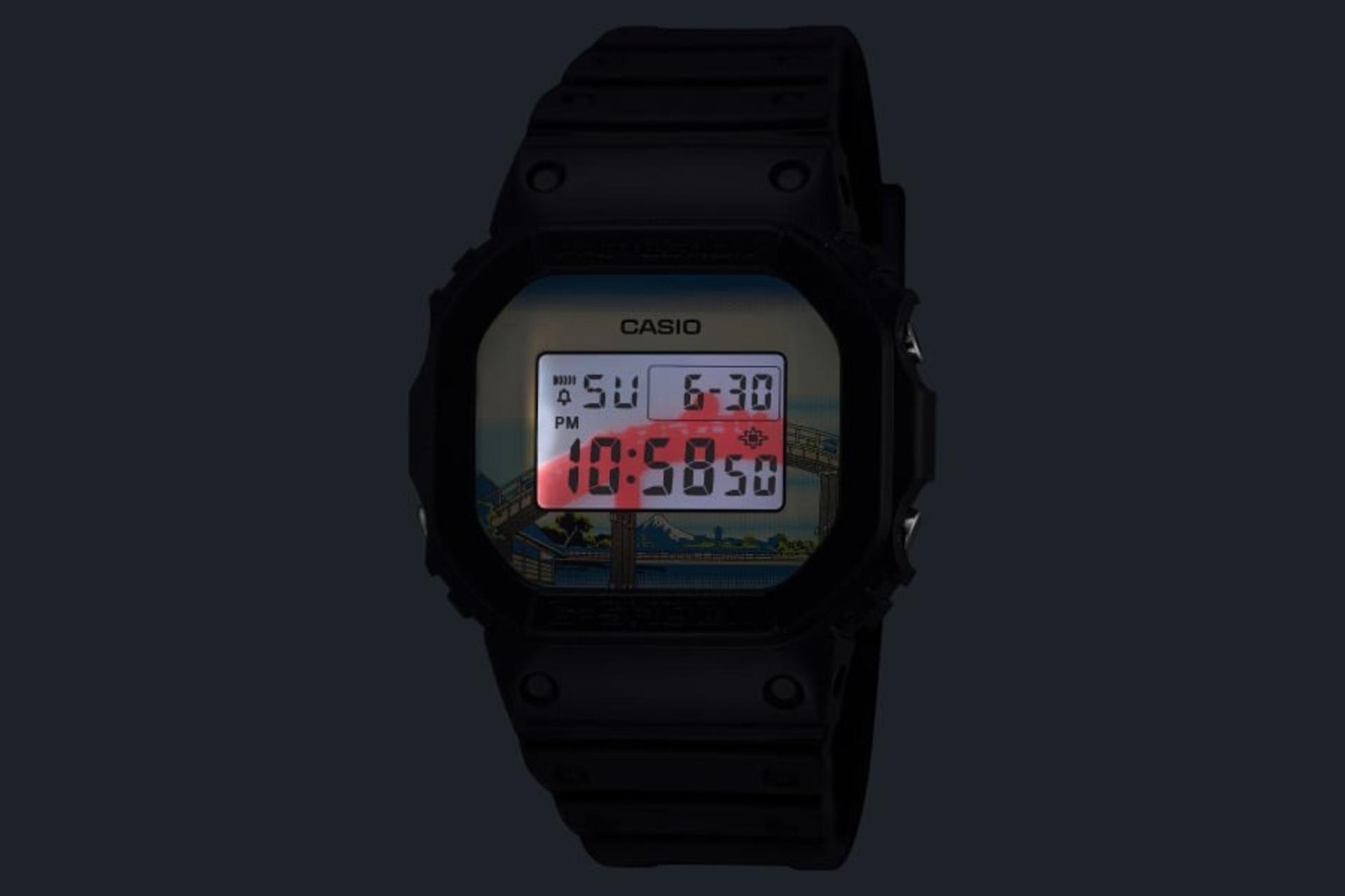 نمای جلو ساعت هوشمند کاسیو جی‌شاک DW-5600KHFM25-1JR رنگ قرمز