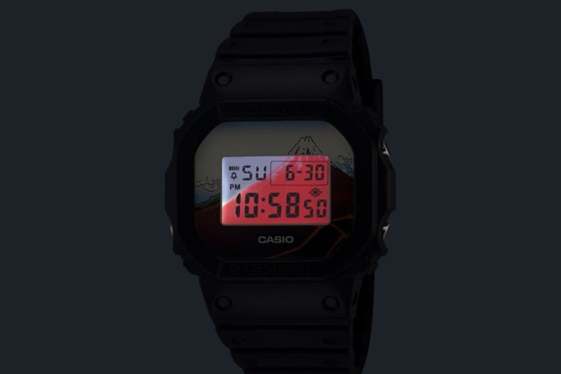 نمای جلو ساعت کاسیو جی‌شاک DW-5600KHSH25-1JR با نور قرمز