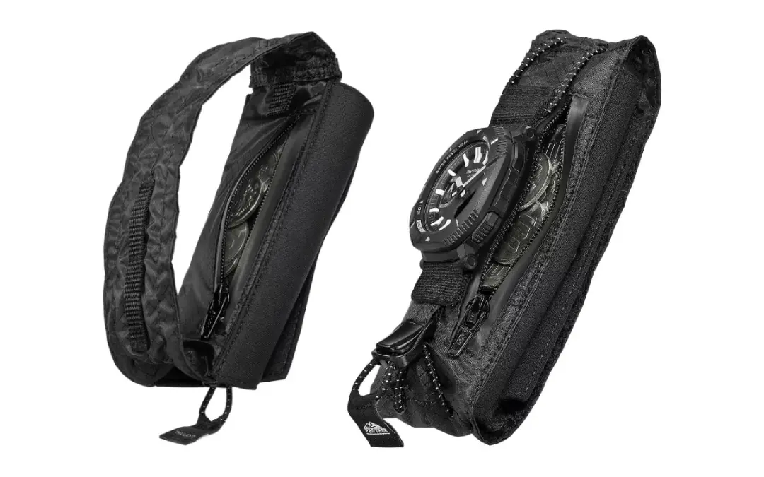 ساعت مچی کاسیو پرو ترک (Casio Pro Trek) داخل کیف محافظ مخصوص