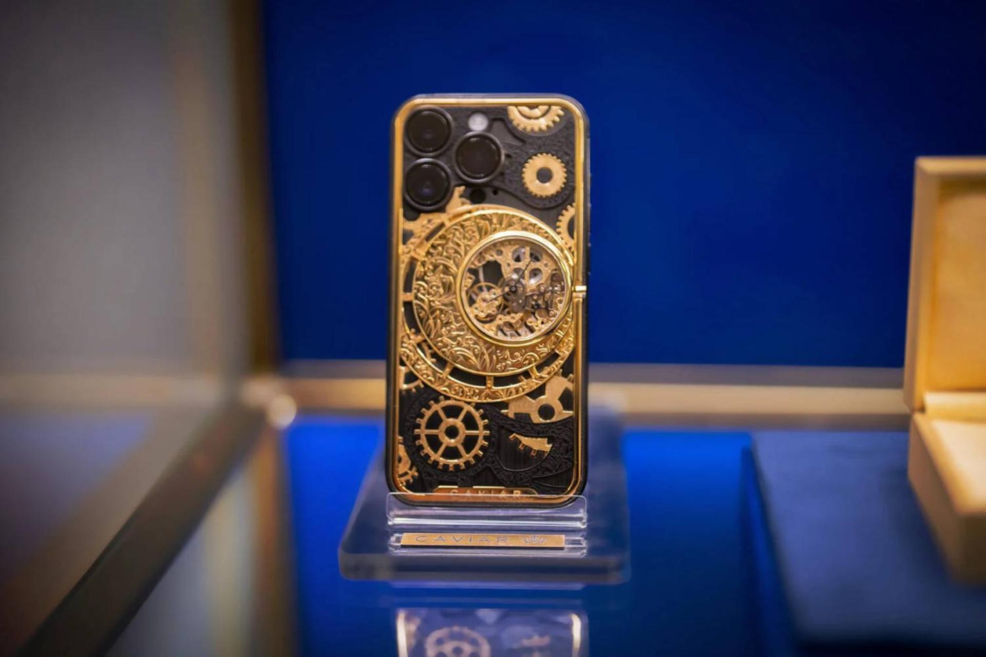 آیفون Tourbillon Carbon Gold کاویار