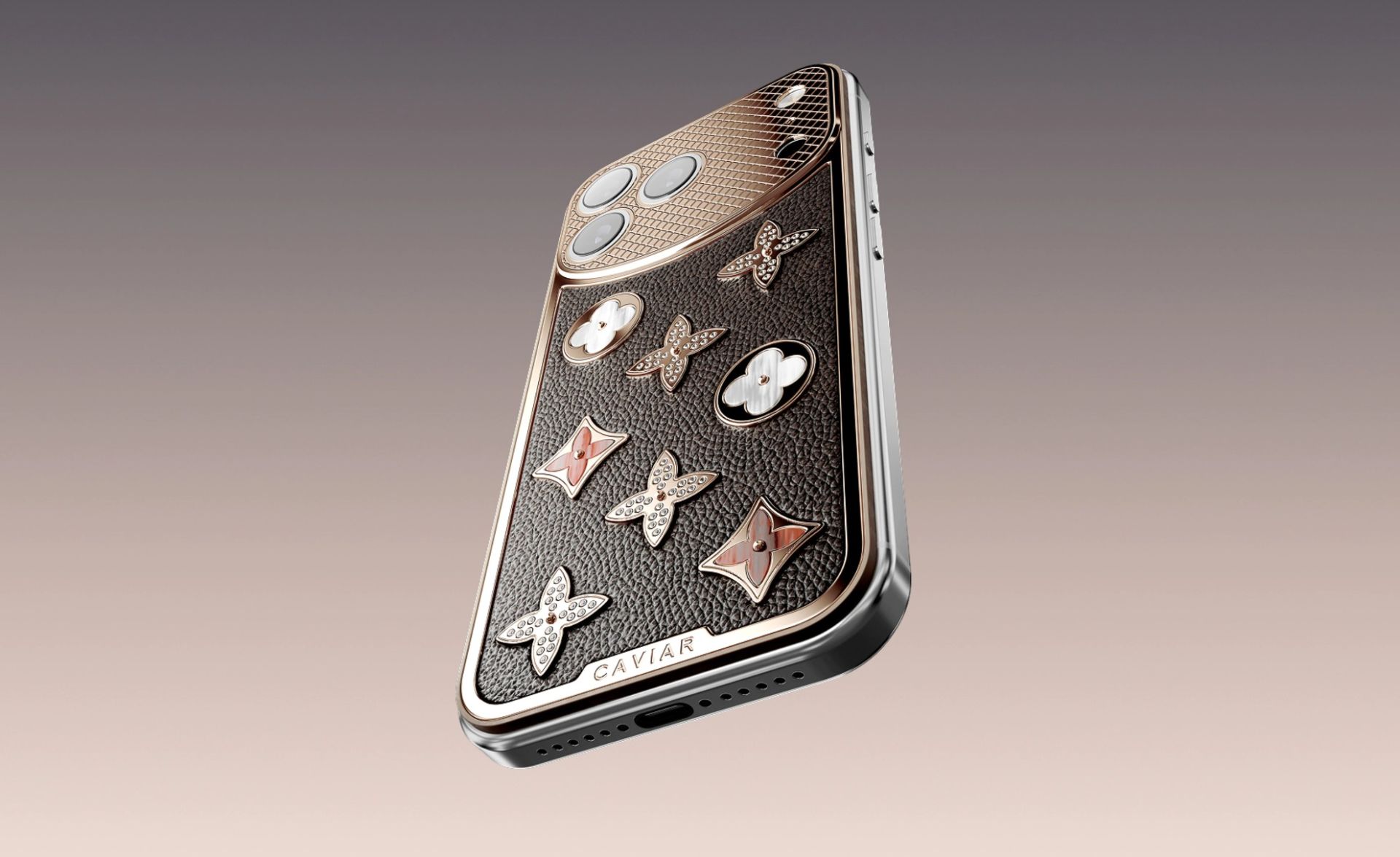 نمای پشت گوشی جواهرنشان آیفون ۱۷ پرو مکس کاویار رنگ طلایی