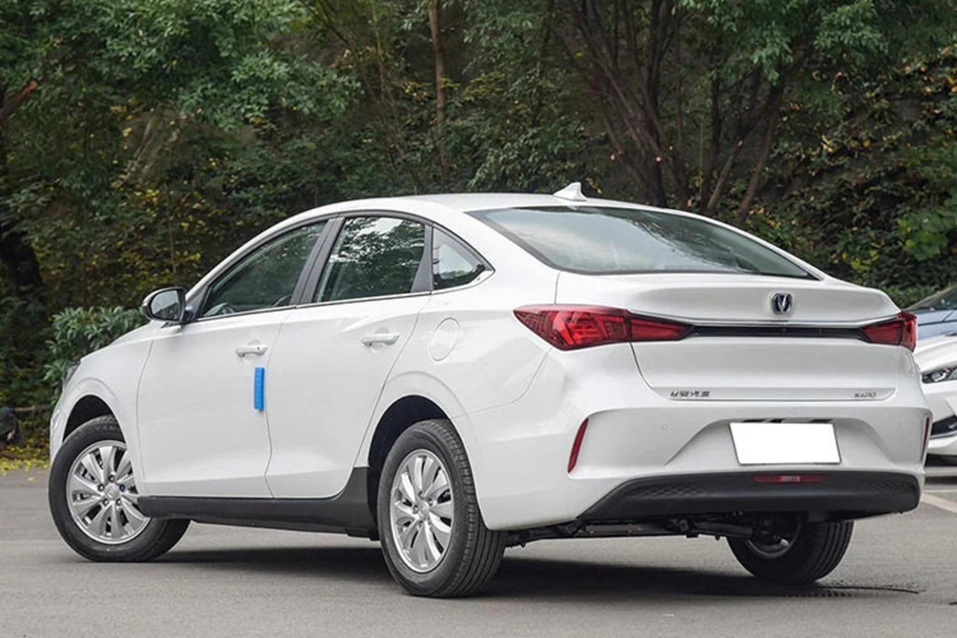 خودرو چانگان ایدو برقی Changan Eado EV460 نمای پشت و جانبی