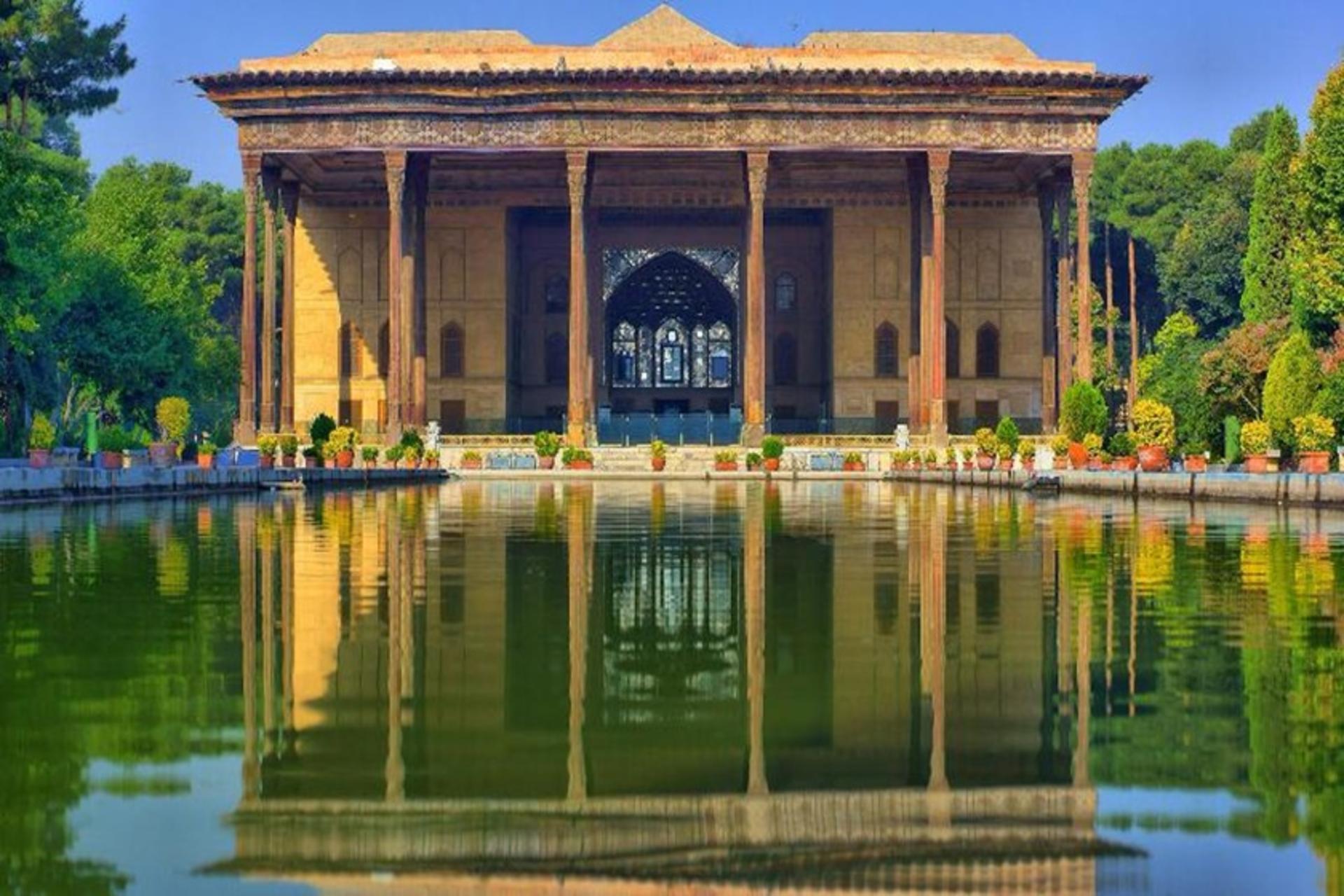 کاخ چهلستون اصفهان