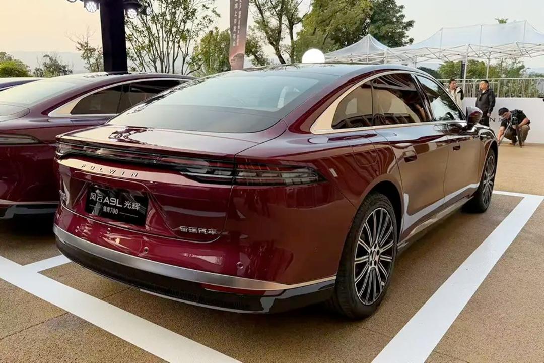 سه‌چهارم عقبی چری فالوین A9L