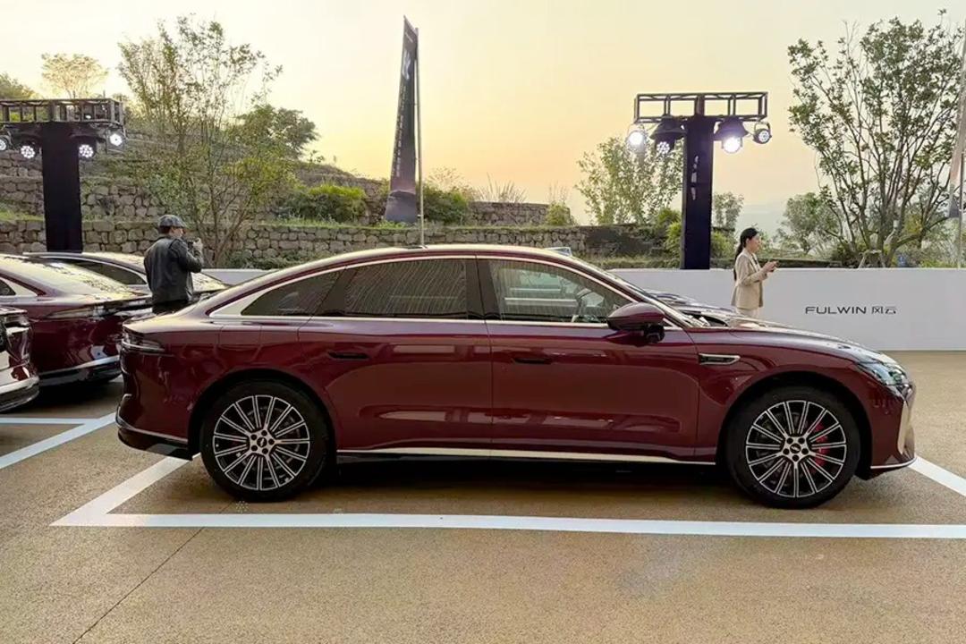 نمای جانبی چری فالوین A9L