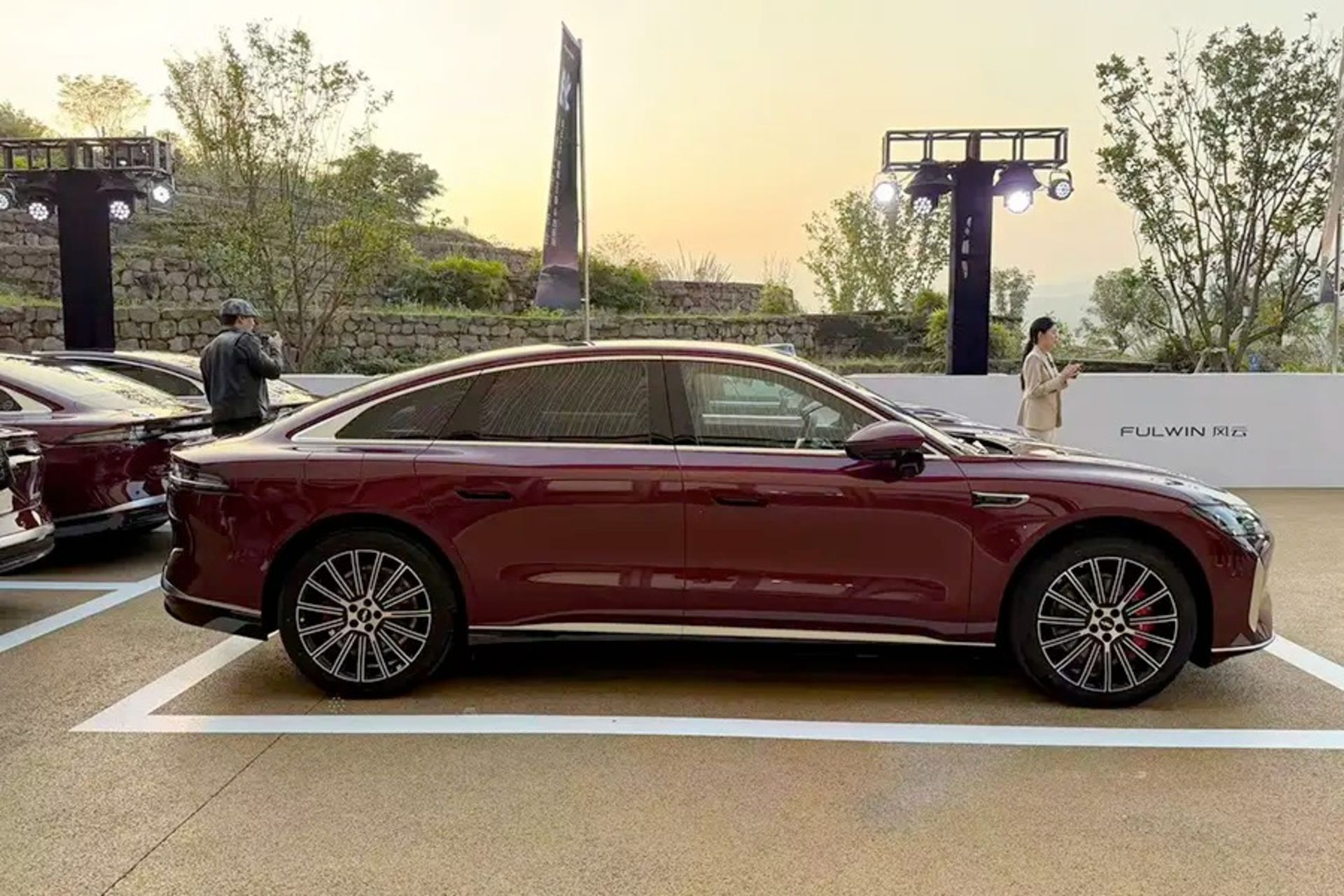 نمای جانبی چری فالوین A9L