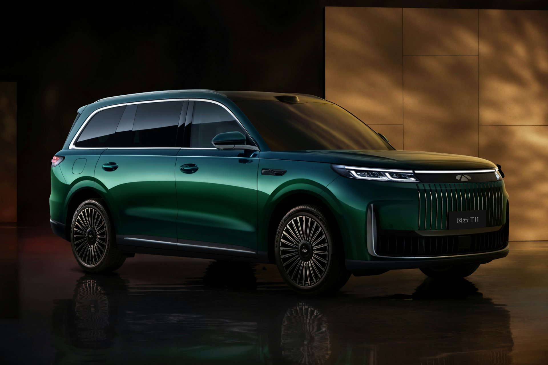 شاسی‌بلند غول‌پیکر چری با یخچال و سینمای اختصاصی رونمایی شد