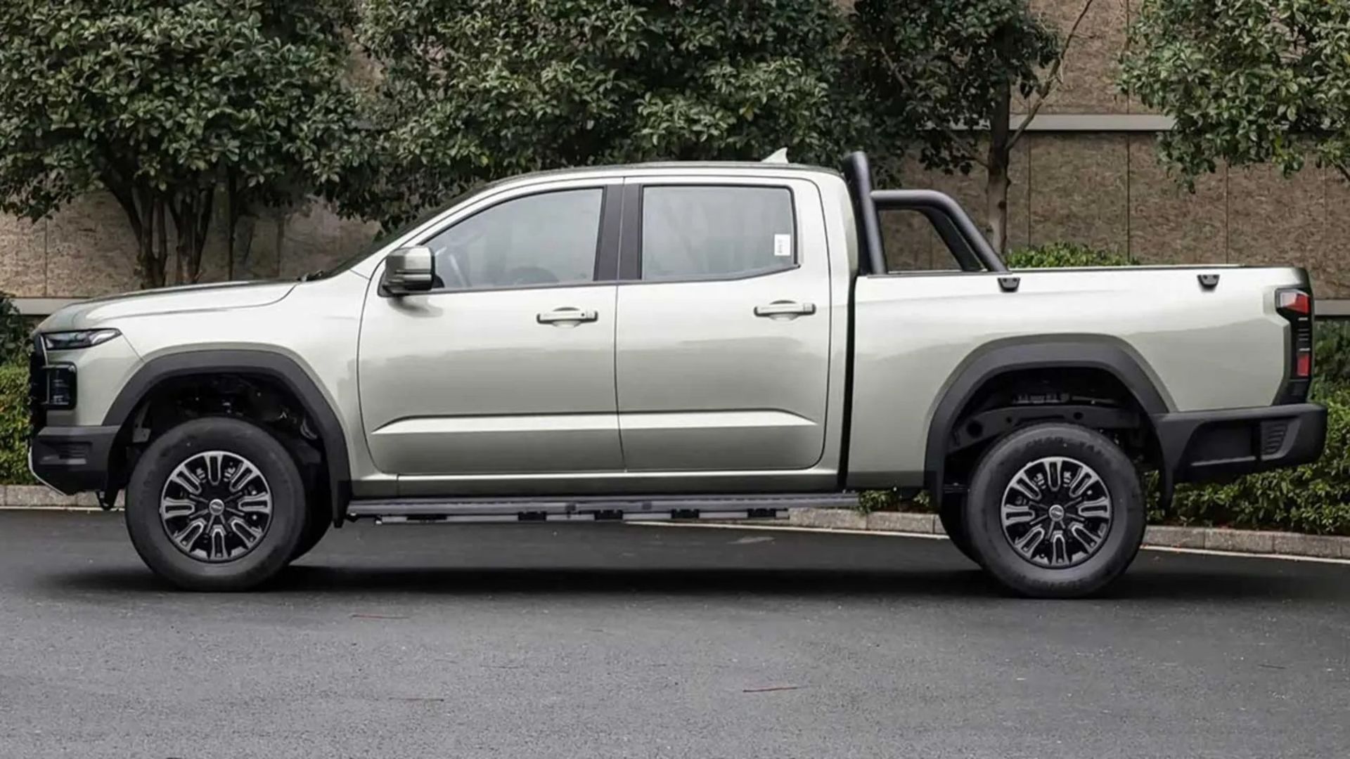 نمای کناری وانت چری هیملا