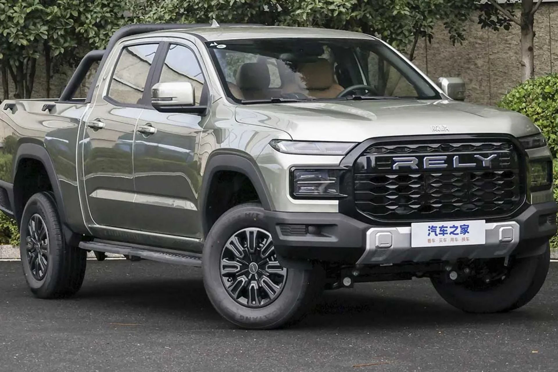 جلوپنجره‌ی وانت چری هیملا با طرح لانه‌زنبوری