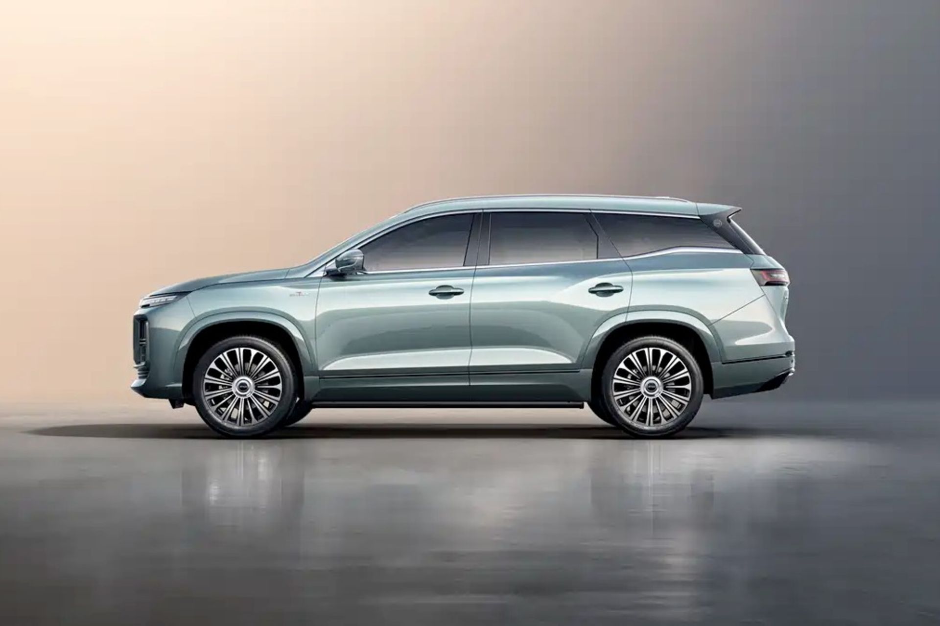 نمای جانبی خودرو چری جتور X90 پرو