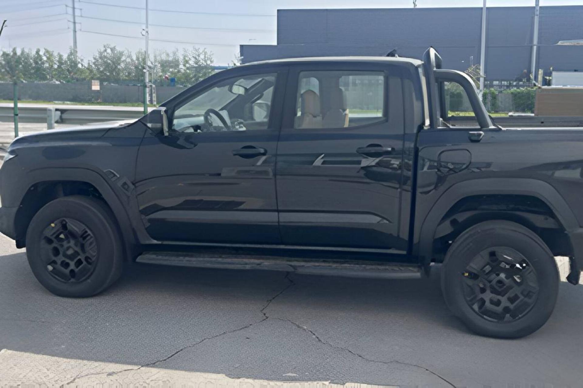 کایتین R08 نمای کنار