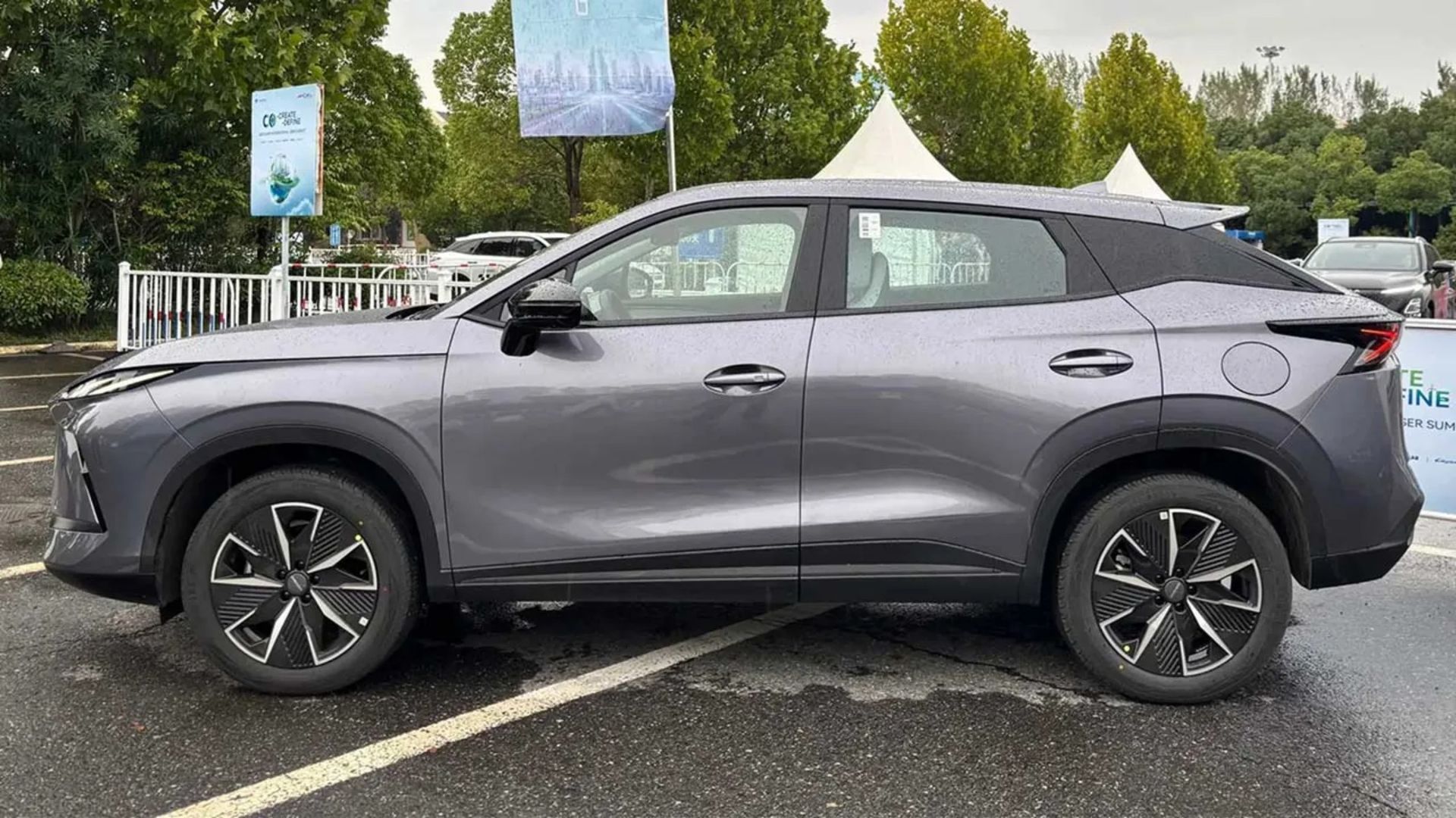 نمای جانبی فیس‌لیفت چری اومودا ۵