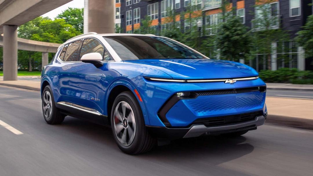 نمای سه‌چهارم جلو خودرو شورولت Equinox EV