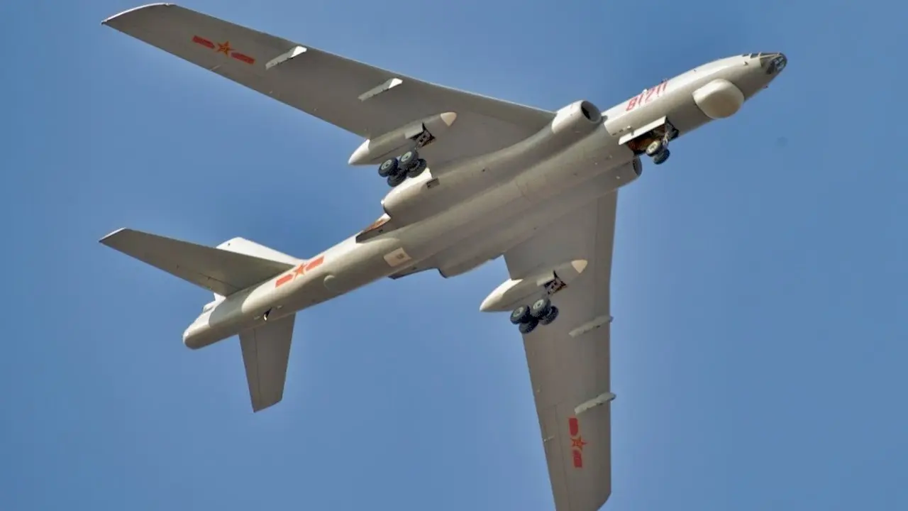 بمب افکن H-6 چین