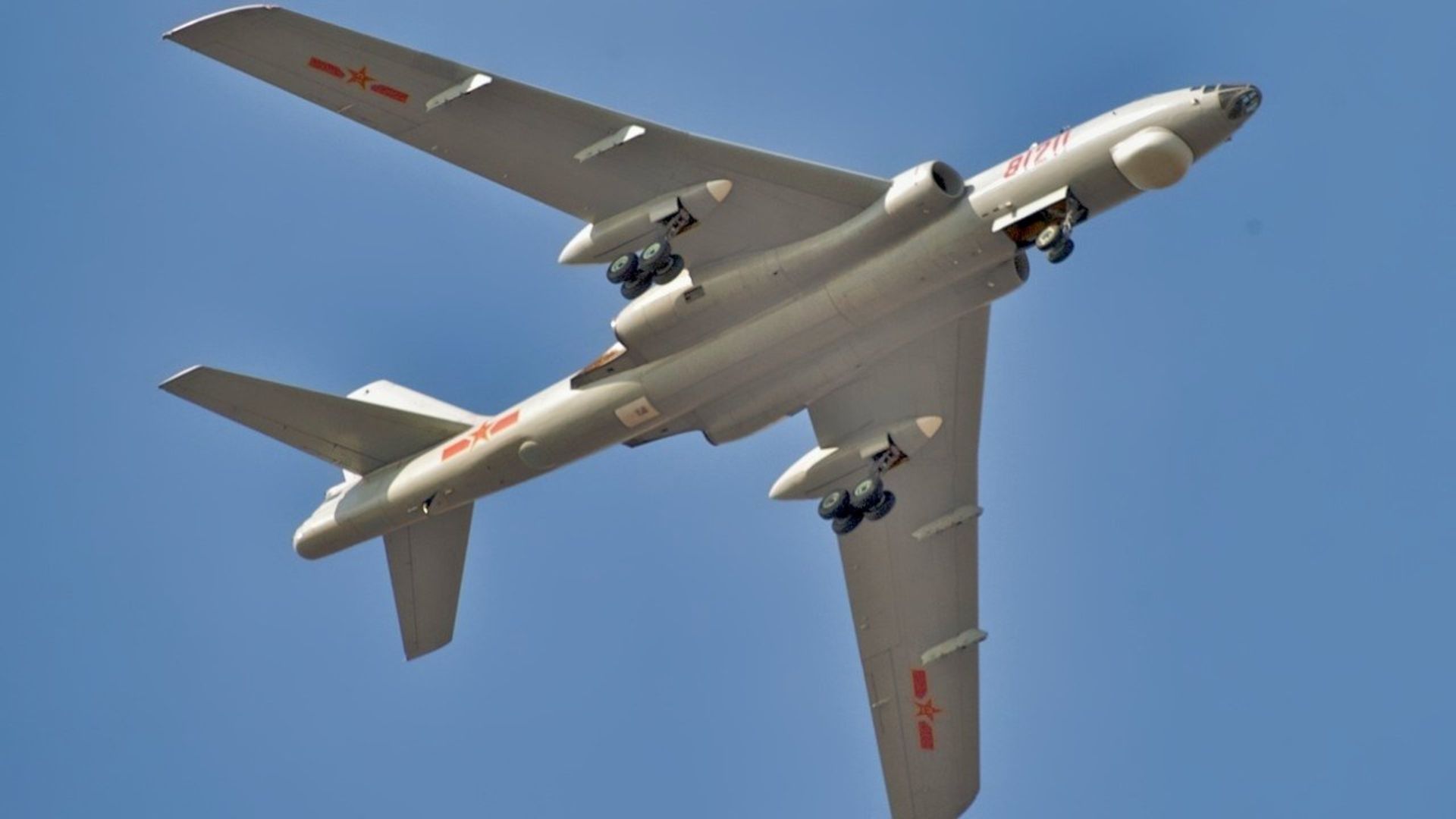 بمب افکن H-6 چین