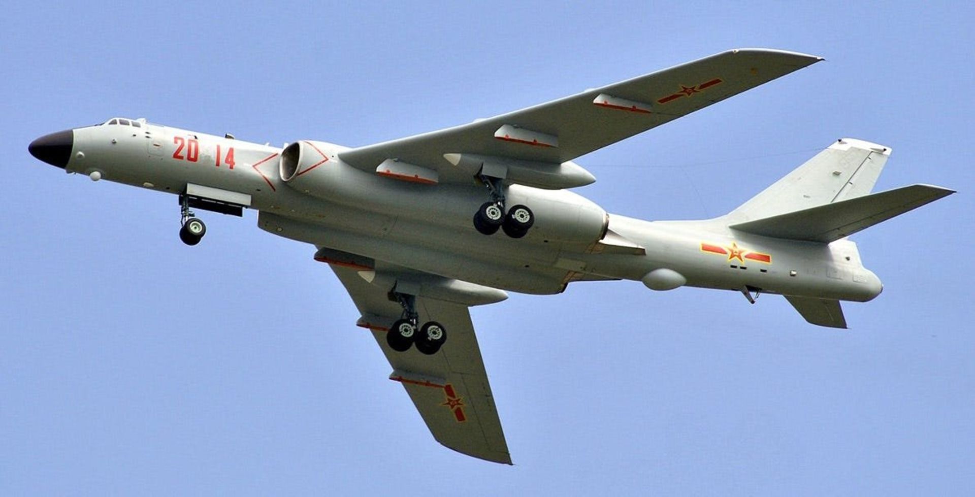 بمب افکن H-6 چین