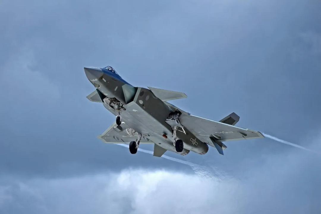 جنگنده رادارگریز J-20 چین