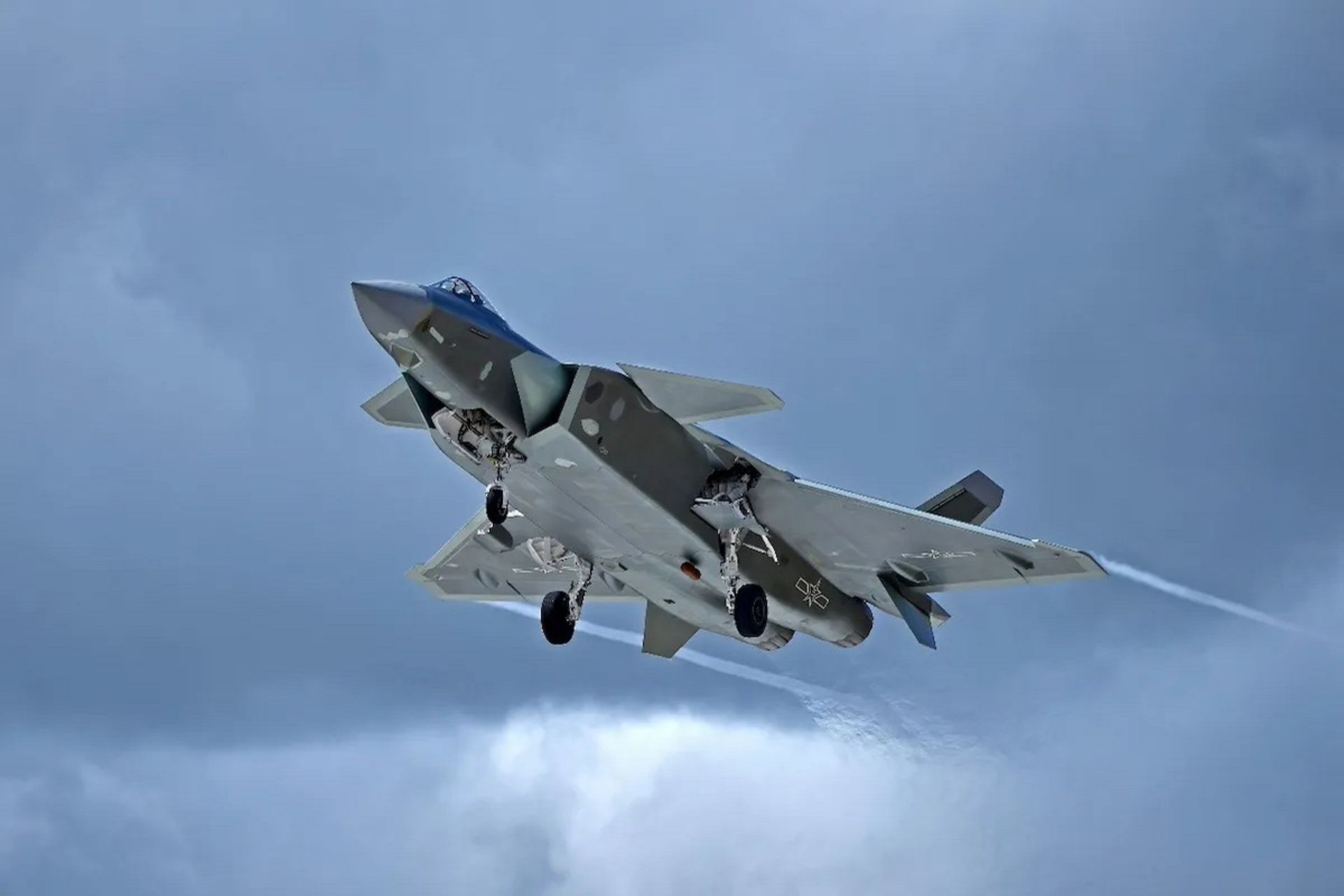 جنگنده رادارگریز J-20 چین