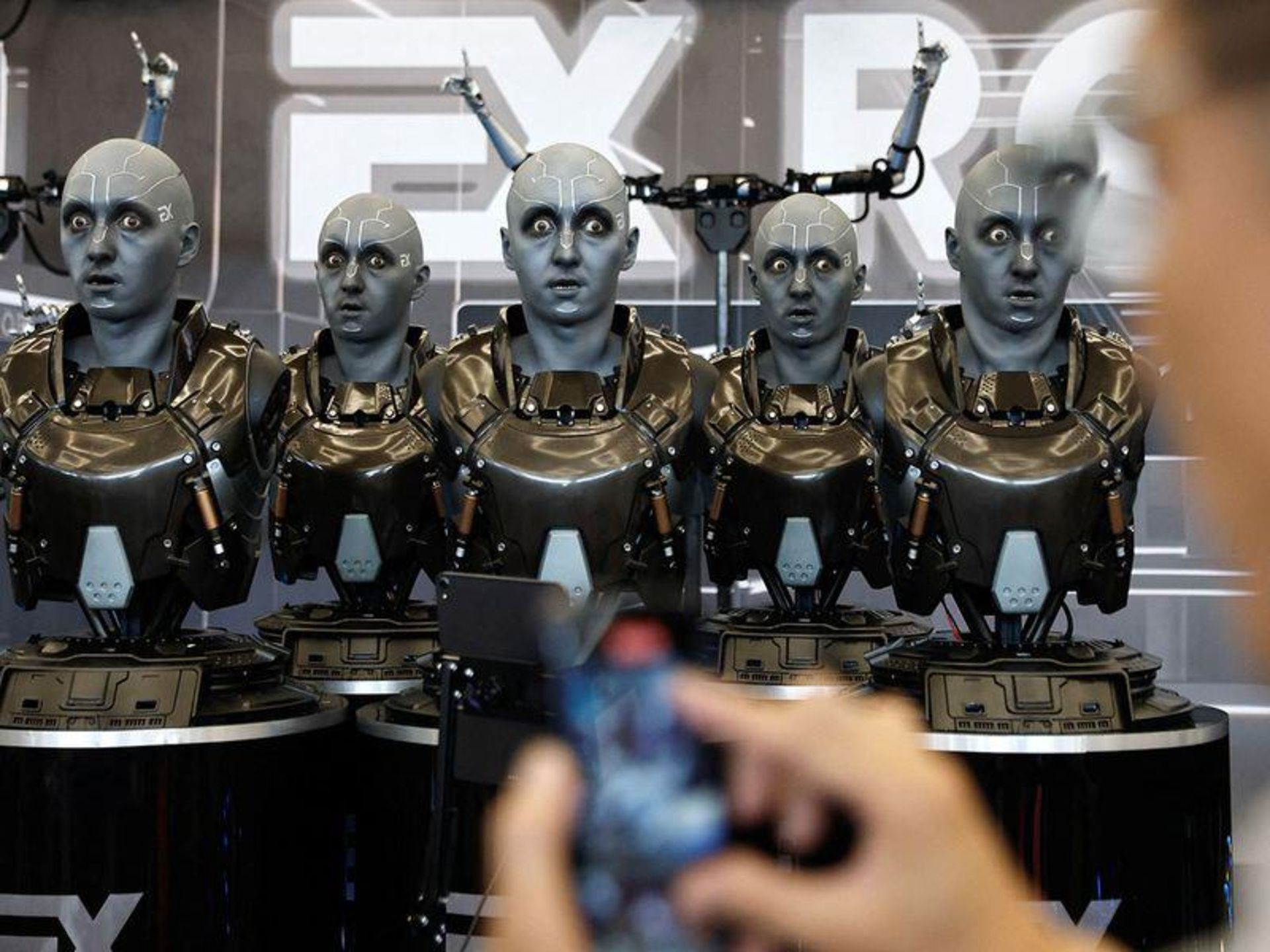 ربات های چشمک زن در نمایشگاه رباتیک پکن ۲۰۲۳