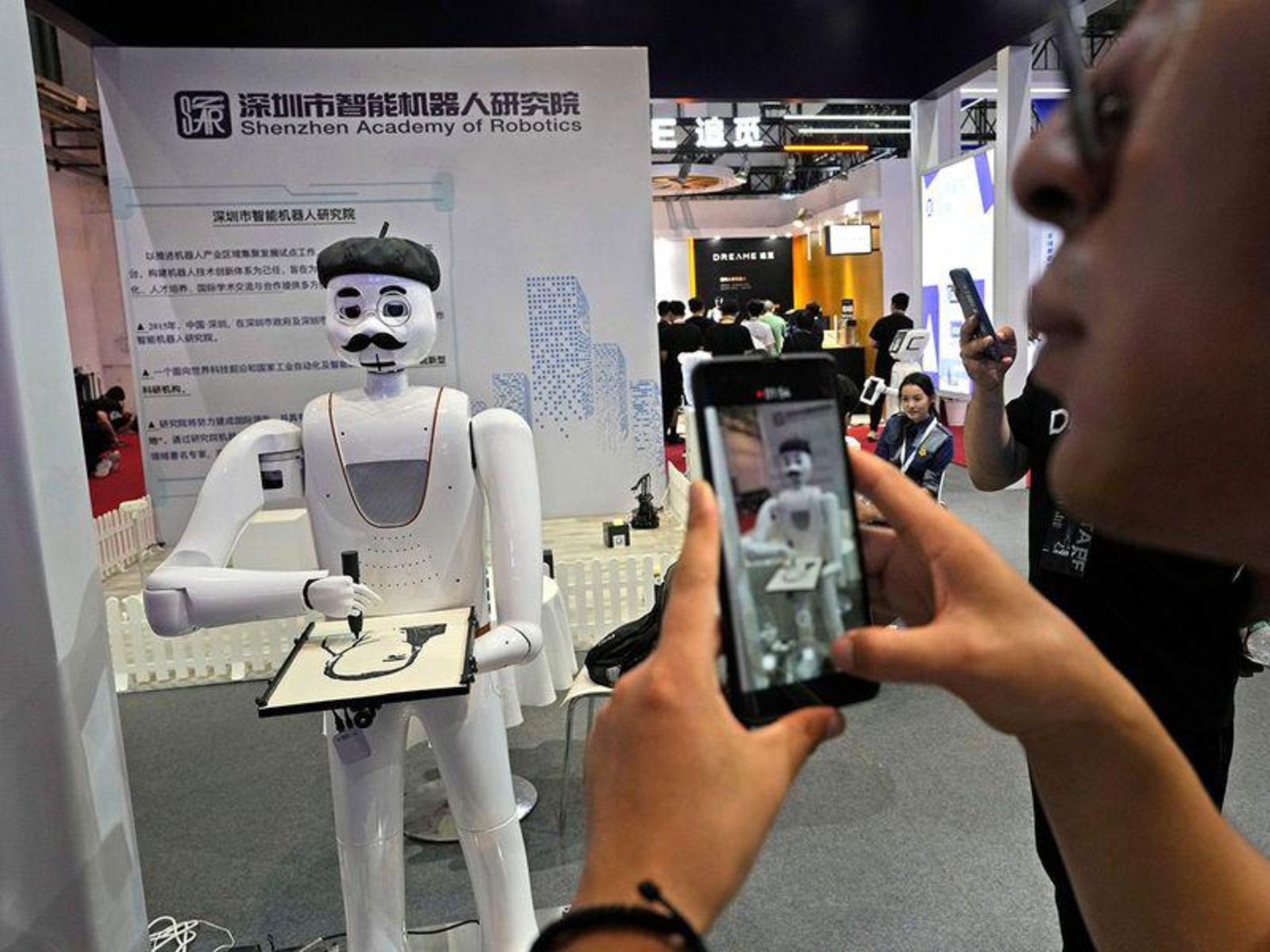ربات نقاش در نمایشگاه روباتیک پکن ۲۰۲۳
